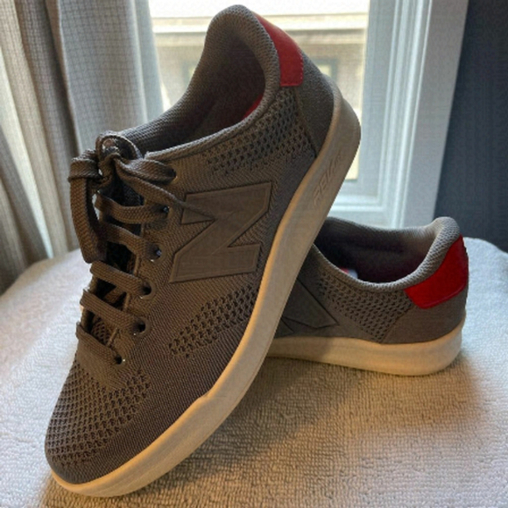 New balance never worn knit runners.